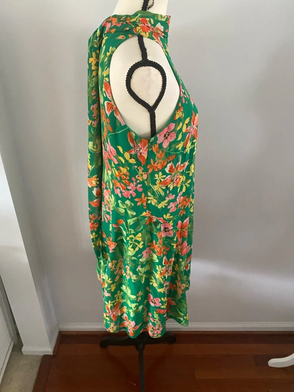 Vince Camuto size 4 high neck sleeveless dress - Picture 3 of 9